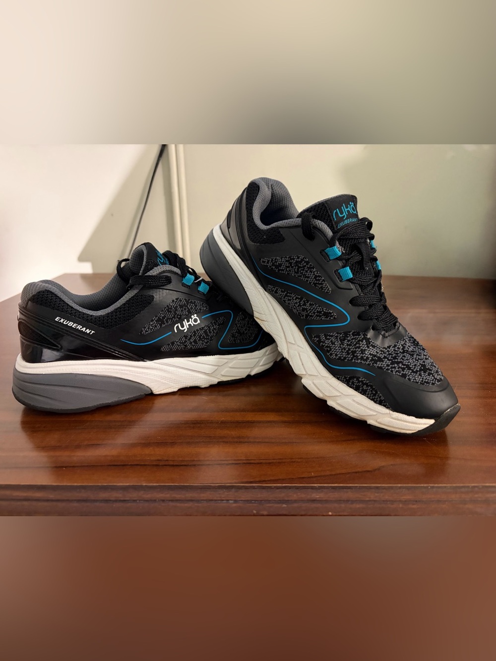 Ryka exuberant Black and Teal Walking Athletic Sneakers women’s Sz 7 breathable